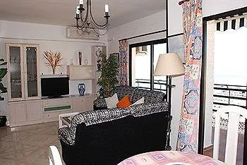 Mediterraneo Apts فندق نيرخا