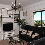 Mediterraneo Apts מלון