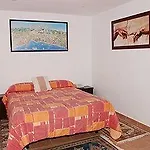 Mediterraneo Apts מלון