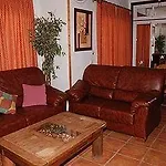 Mediterraneo Apts מלון
