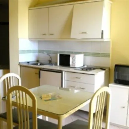 Mediterraneo Apts מלון *